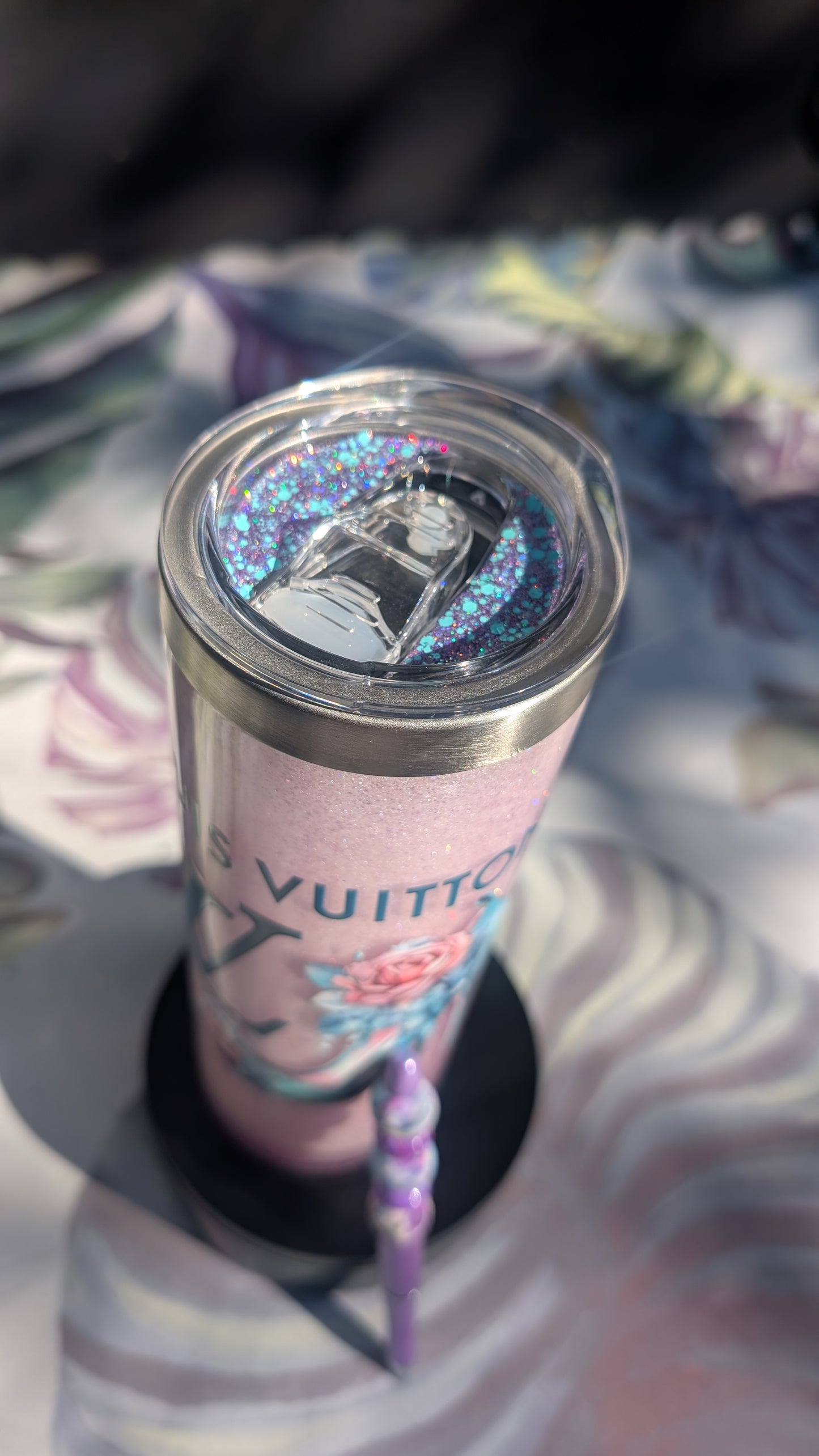 20 oz LV sparkle cup with pen!