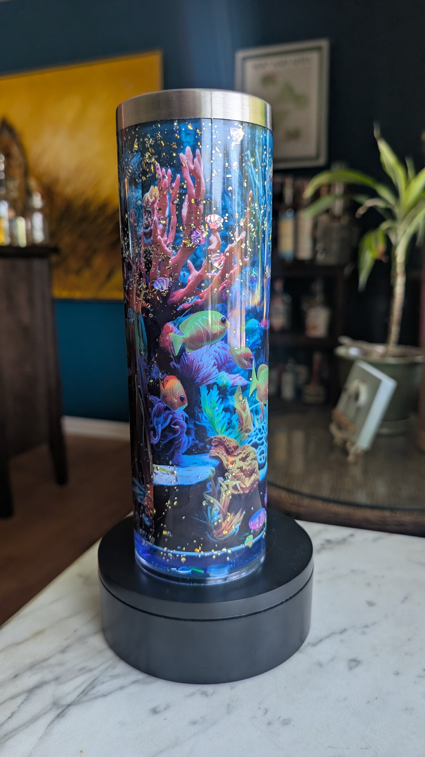 SOLD! Under the water aquarium. 20 oz stainless steel tumbler with lid and straw